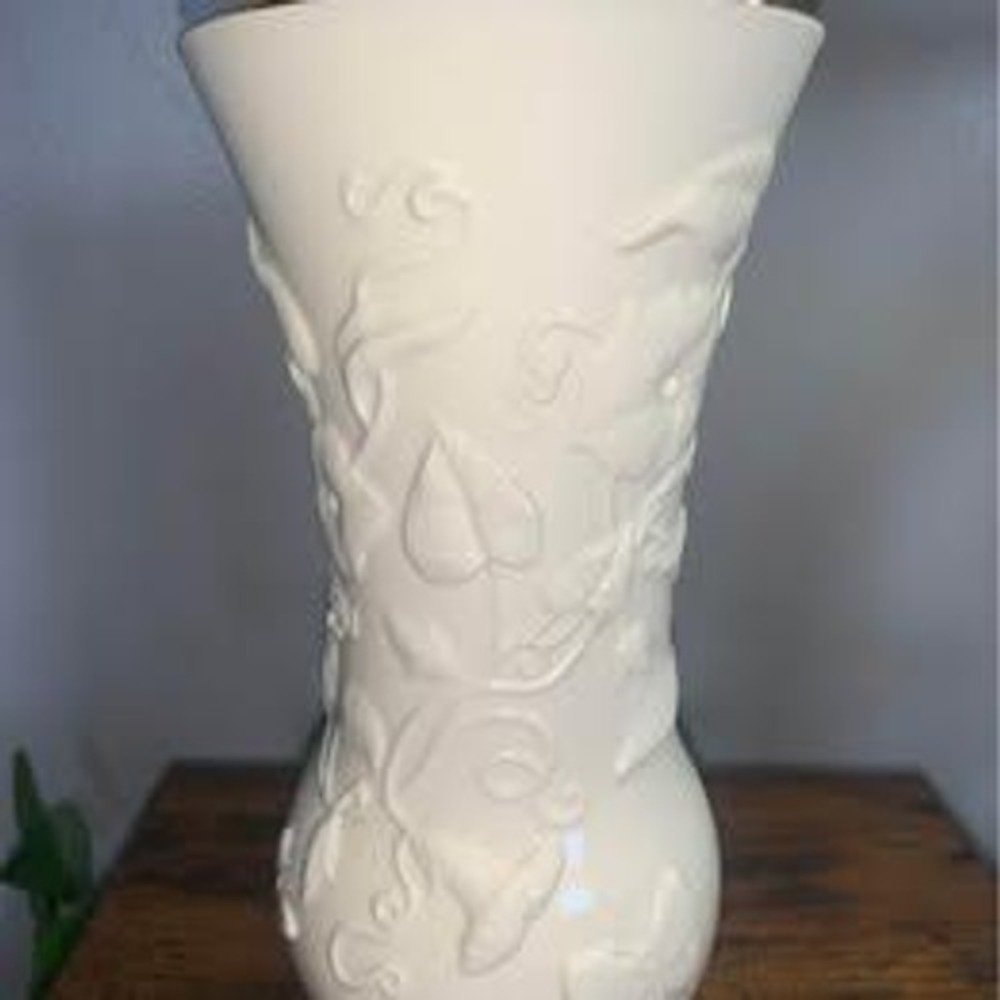Lenox Floral Meadow Butterfly Floral Cream Gold Trim Vase 8"